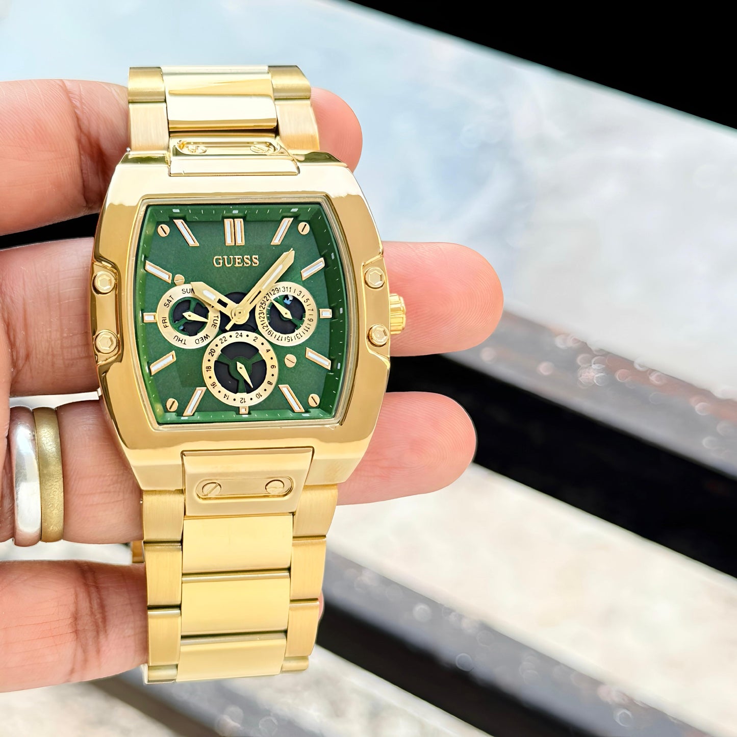 GUESS PHOENIX GOLD MEN'S WATCH – LUXURY MULTI-FUNCTION CHRONOGRAPH WITH GOLD BRACELET