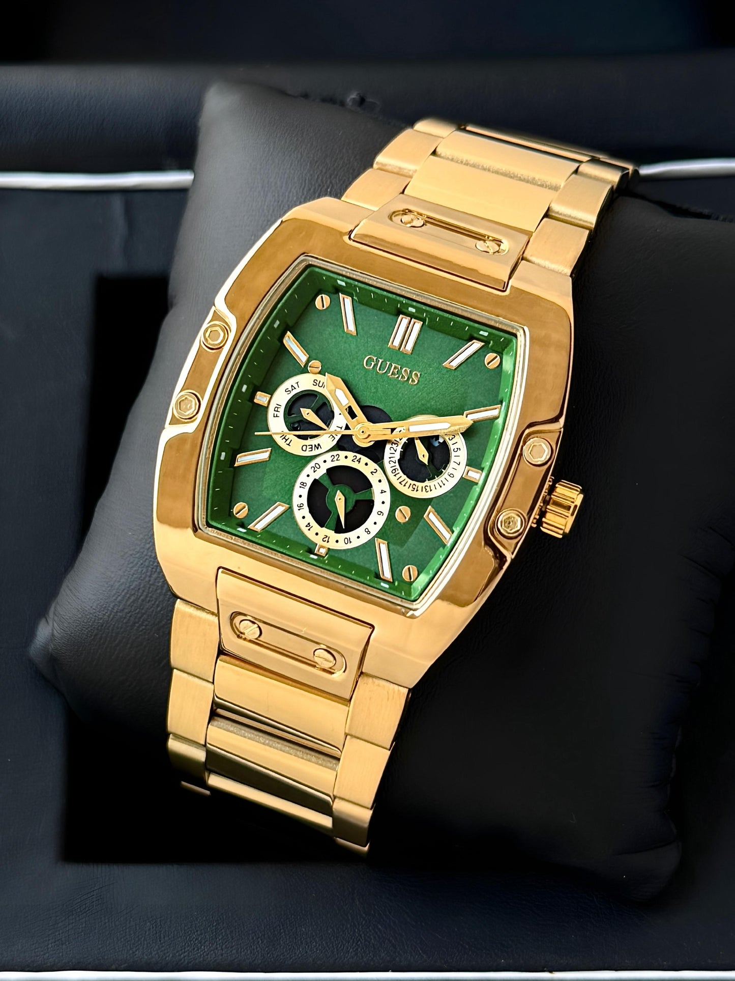 GUESS PHOENIX GOLD MEN'S WATCH – LUXURY MULTI-FUNCTION CHRONOGRAPH WITH GOLD BRACELET