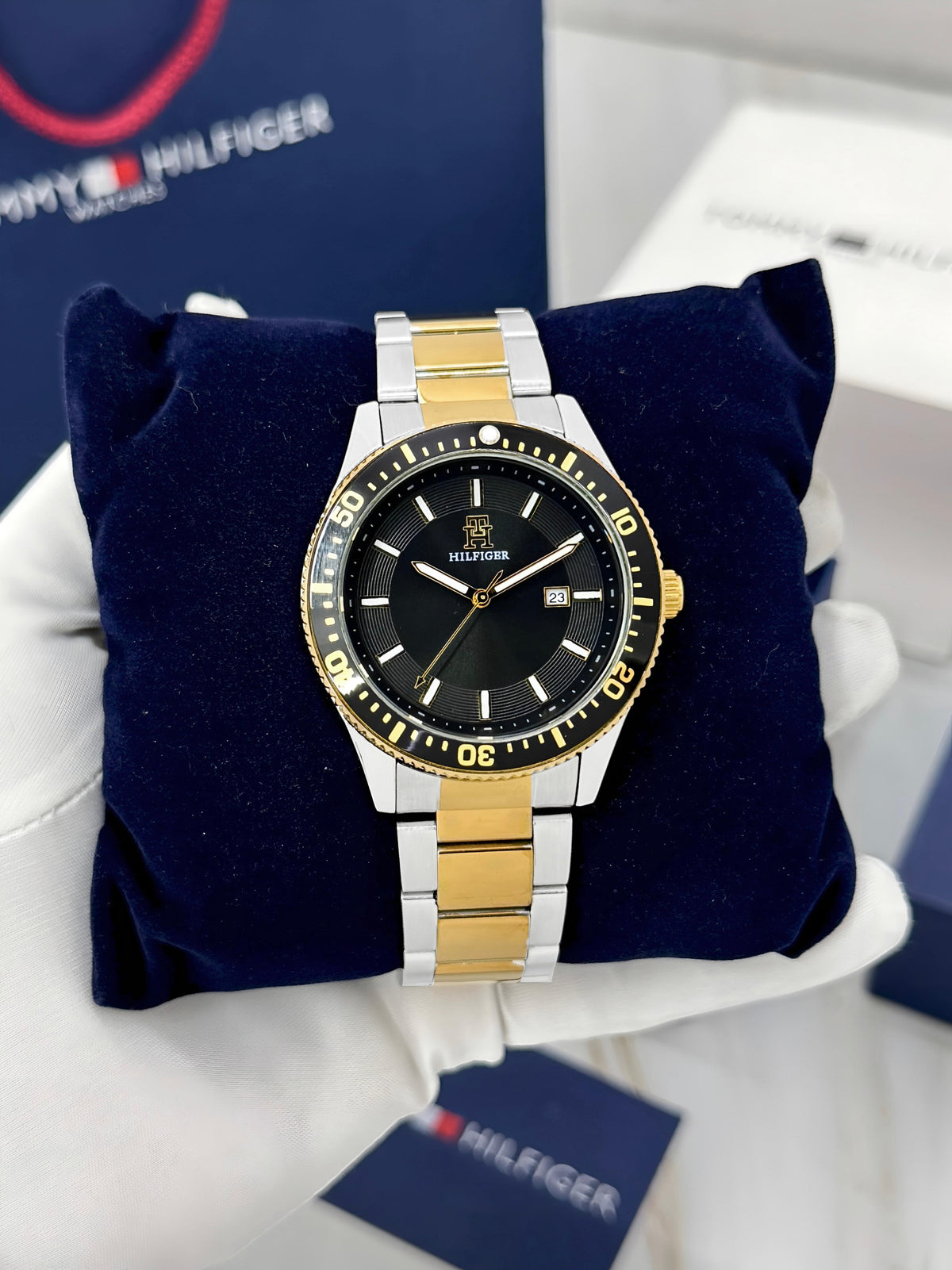 TOMMY HILFIGER MEN’S TWO-TONE STAINLESS STEEL DIVER WATCH (BLACK DIAL)