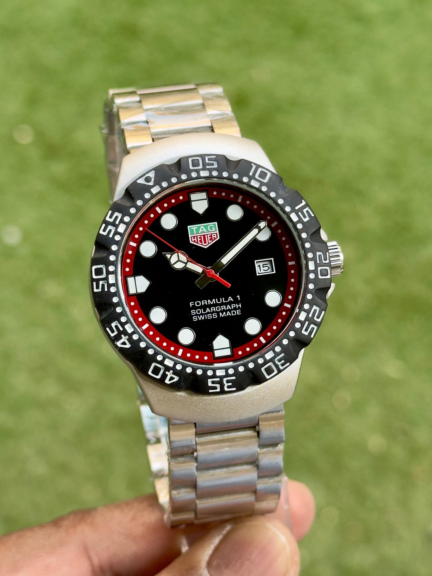 TAG HEUER FORMULA 1 MEN'S WATCH – SPORTY DIAL WITH ROTATING BEZEL & STAINLESS STEEL BRACELET