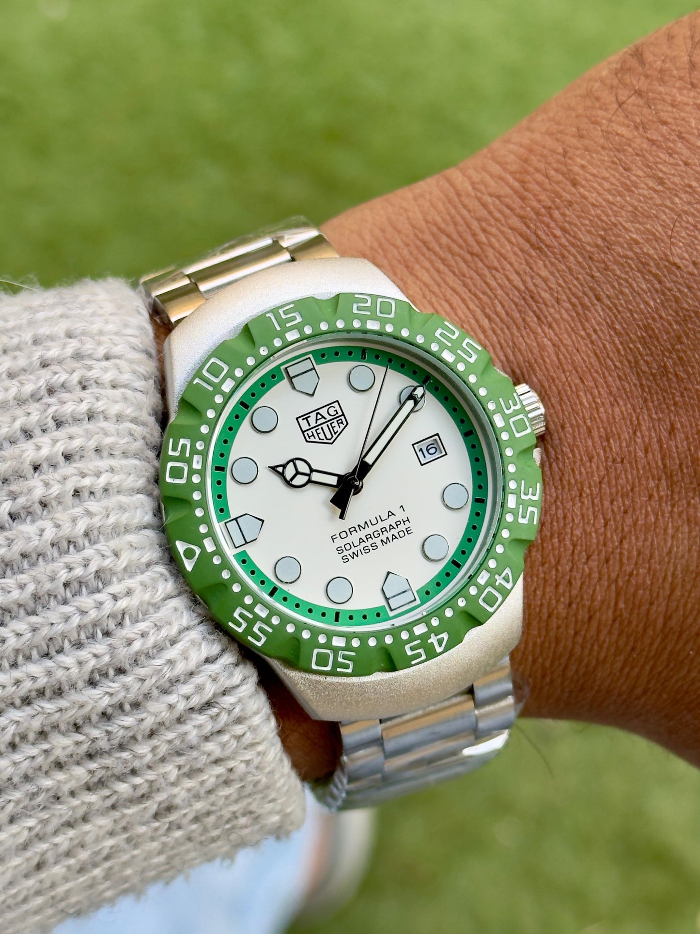 TAG HEUER FORMULA 1 MEN'S WATCH – SPORTY DIAL WITH ROTATING BEZEL & STAINLESS STEEL BRACELET