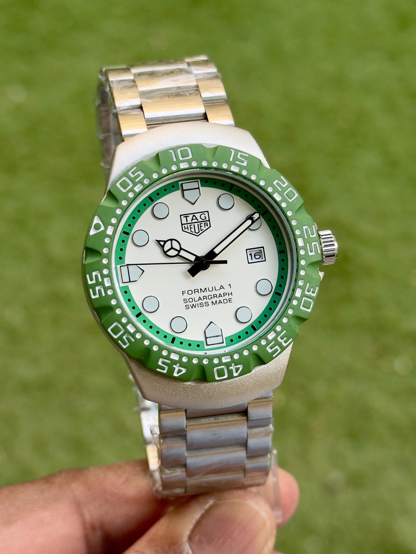 TAG HEUER FORMULA 1 MEN'S WATCH – SPORTY DIAL WITH ROTATING BEZEL & STAINLESS STEEL BRACELET