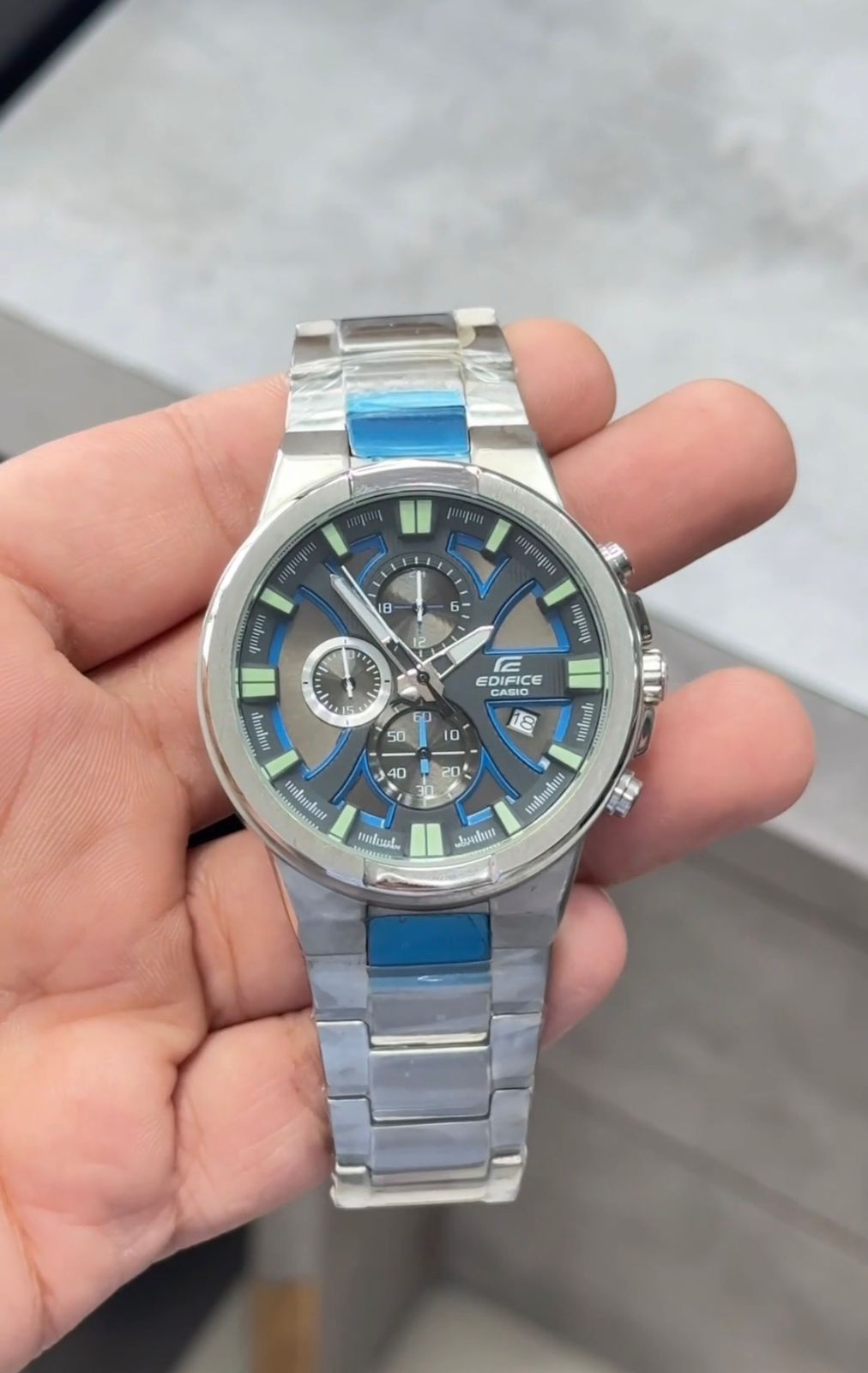 CASIO EDIFICE MEN'S CHRONOGRAPH WATCH – SPORTY MULTI-DIAL DESIGN WITH STAINLESS STEEL BRACELET